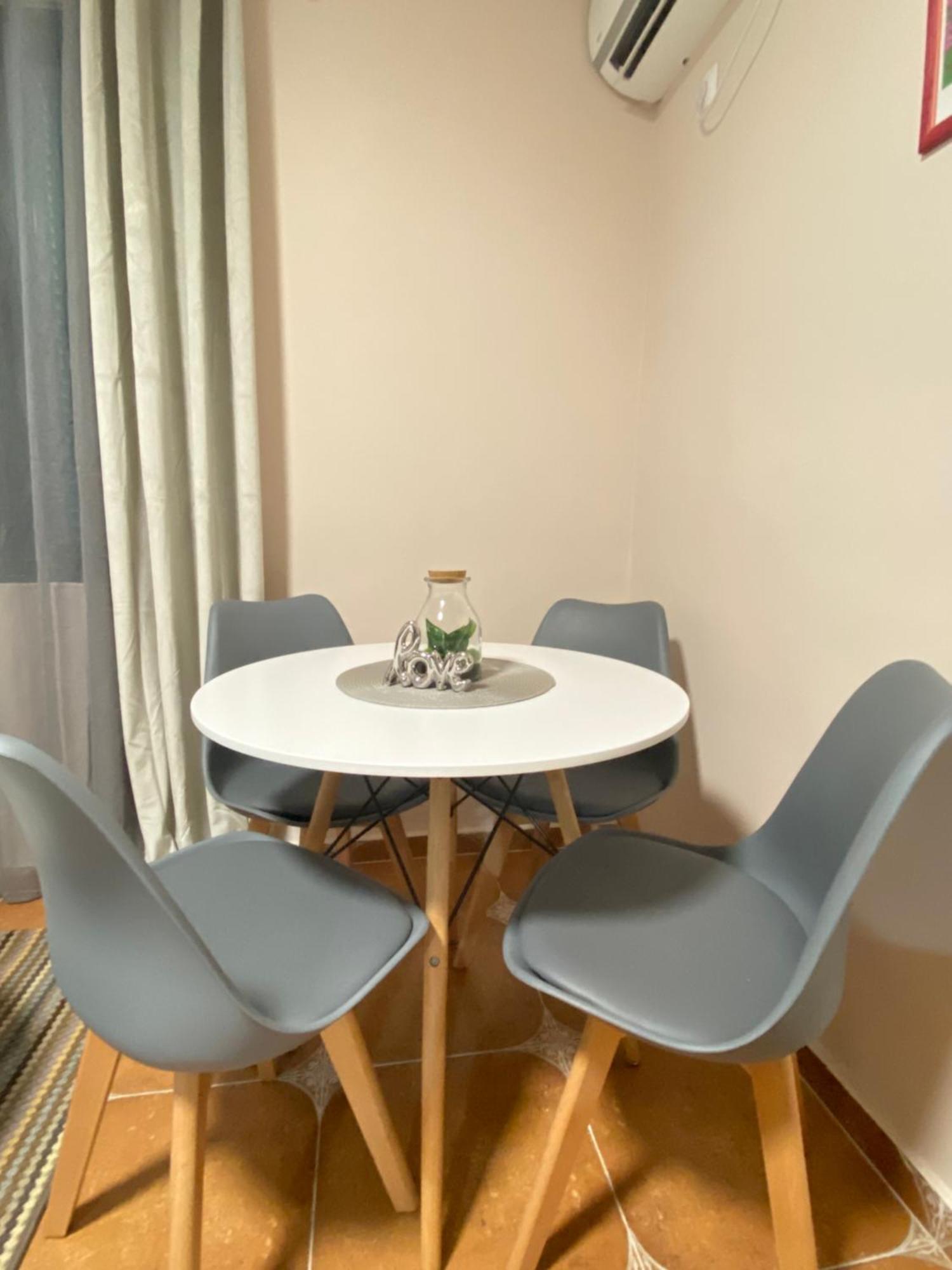 Aquata Apartments 티바트 객실 사진